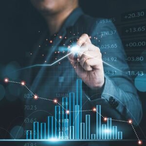 En affärsman analyserar digital företagsinformation och finansiella grafer.